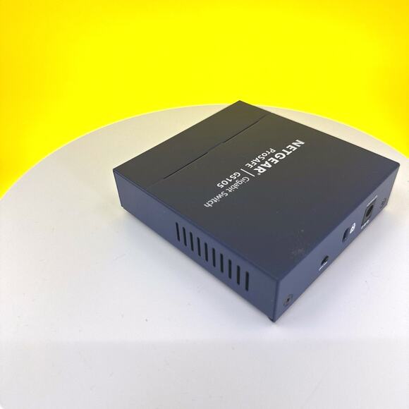 NETGEAR 5-Port Gigabit Ethernet Unmanaged Switch - Picture 4 of 16